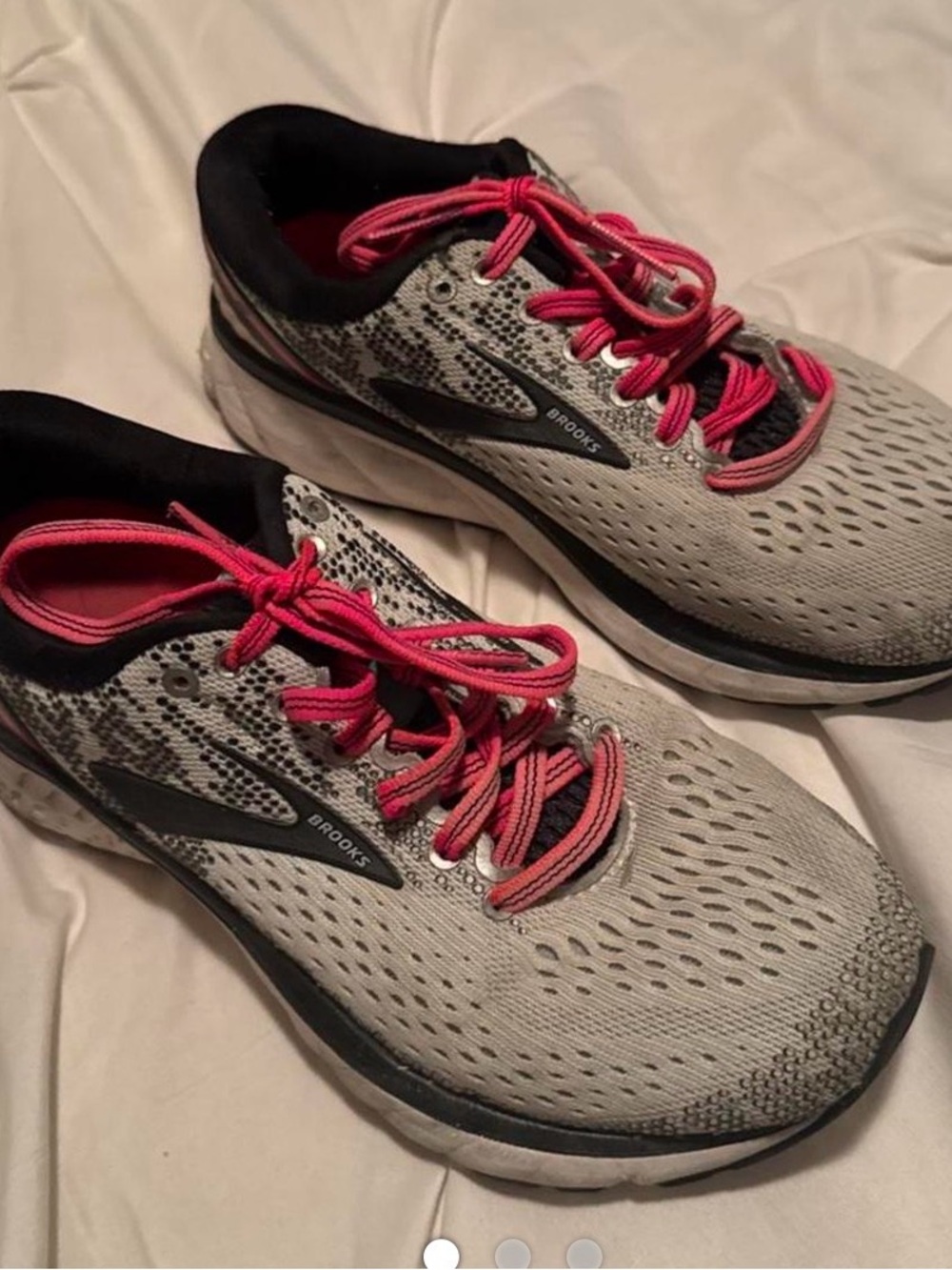 Brooks Women’s Light Gray Running Shoes with Pink Laces